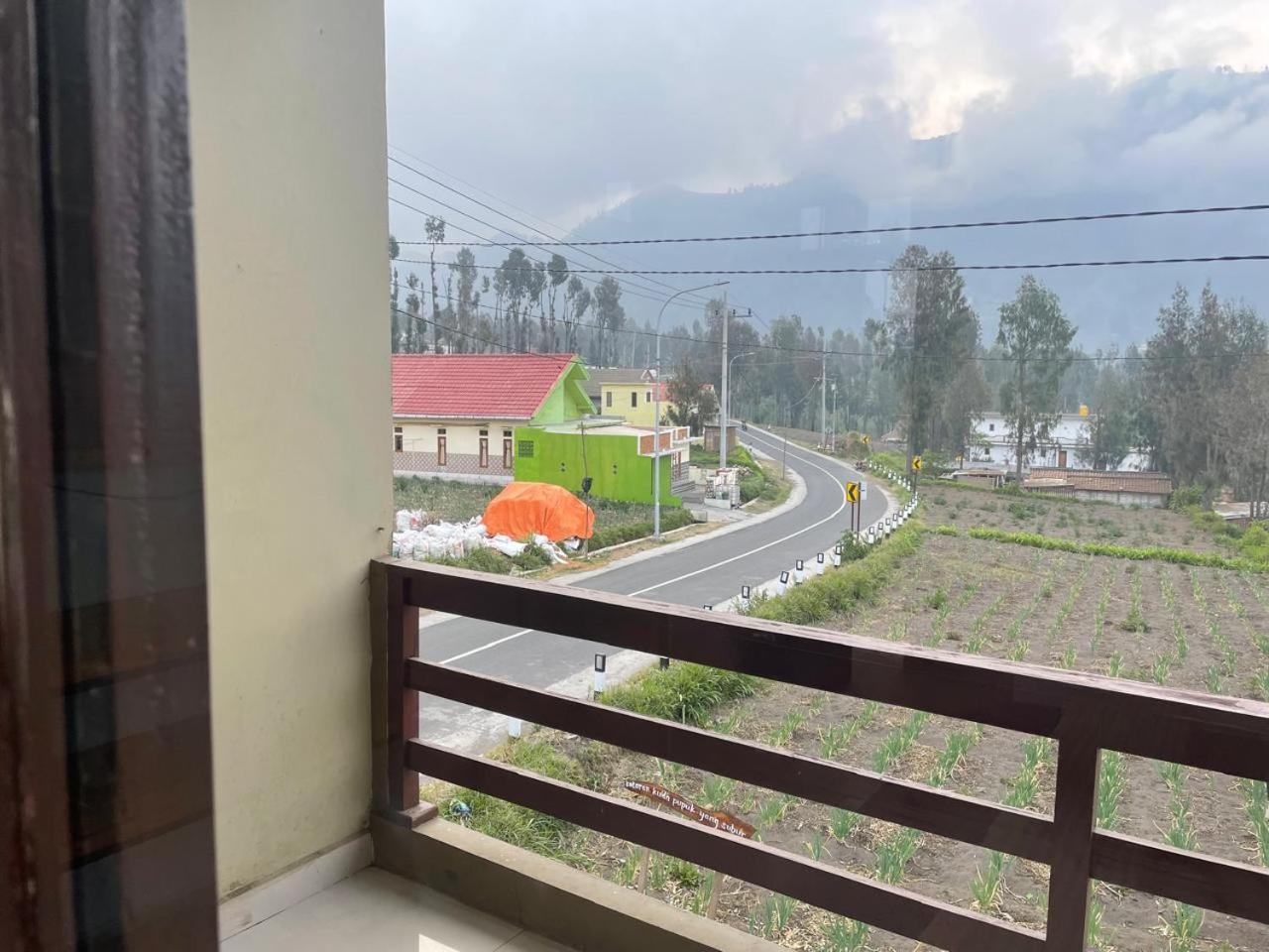 Bromo Semesta Guesthouse Probolinggo Esterno foto